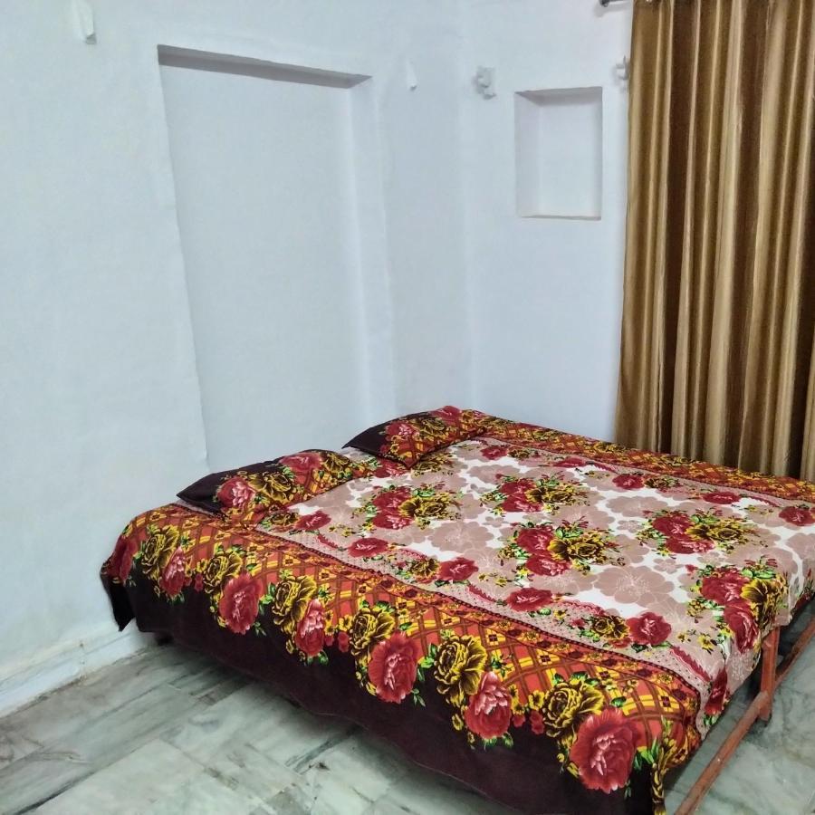 Shri Swami Sheetal Das Sewa Trust B1-88 Assi , Near Pushkar Talab,Varanasi, Ashram Dharmshala Hotel Ruang foto