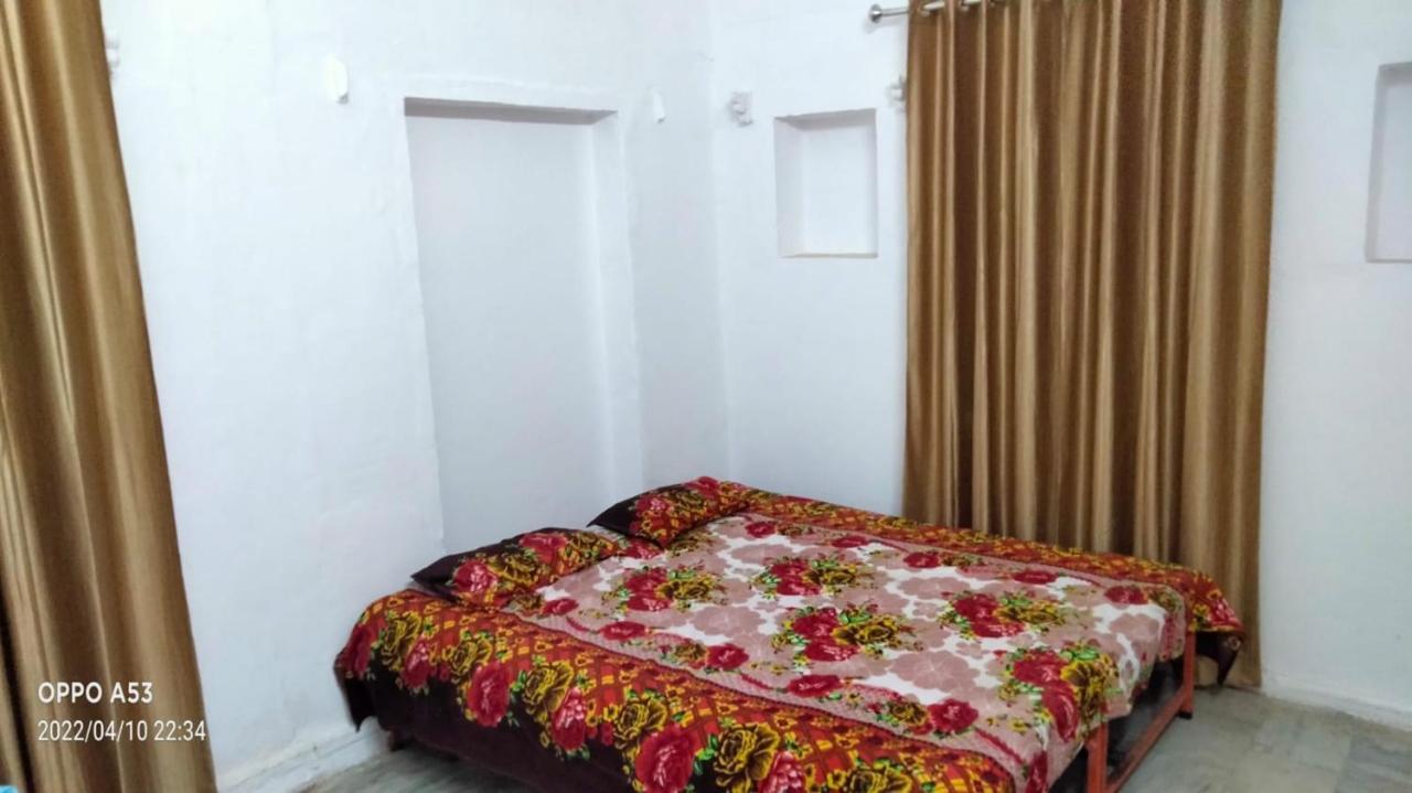 Shri Swami Sheetal Das Sewa Trust B1-88 Assi , Near Pushkar Talab,Varanasi, Ashram Dharmshala Hotel Bagian luar foto
